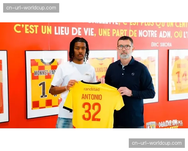 朗斯3-0完胜南特,距离欧冠资格区仅差1分 朗斯3-0完胜南特,距离欧冠资格区仅差1分